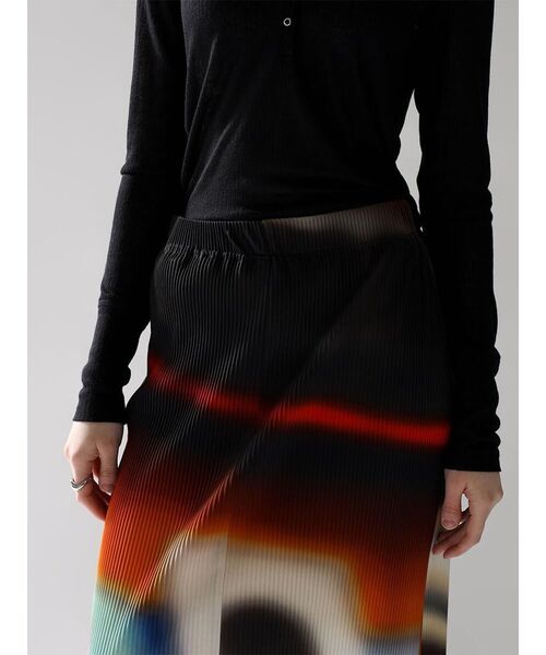 :ETHROF(イーサオブ)の「MULTICOLOR DESIGN PLEAT TIGHT SKIRT(スカート・レディース・ブラック/ブルー・MEDIUM)」の10枚目の写真