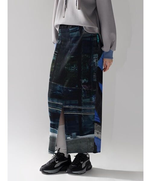 :ETHROF(イーサオブ)の「MULTICOLOR DESIGN PLEAT TIGHT SKIRT(スカート・レディース・ブラック/ブルー・MEDIUM)」の13枚目の写真