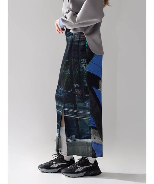 :ETHROF(イーサオブ)の「MULTICOLOR DESIGN PLEAT TIGHT SKIRT(スカート・レディース・ブラック/ブルー・MEDIUM)」の14枚目の写真