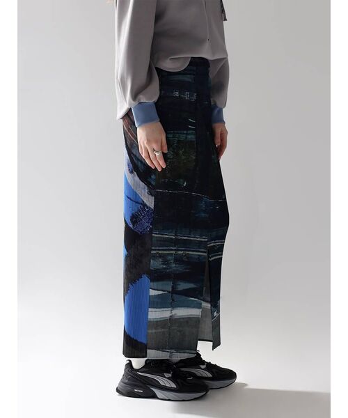 :ETHROF(イーサオブ)の「MULTICOLOR DESIGN PLEAT TIGHT SKIRT(スカート・レディース・ブラック/ブルー・MEDIUM)」の17枚目の写真