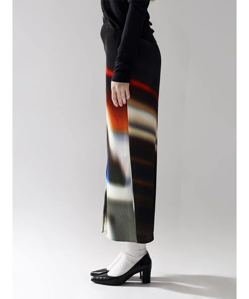 :ETHROF(イーサオブ)の「MULTICOLOR DESIGN PLEAT TIGHT SKIRT(スカート・レディース・ブラック/ブルー・MEDIUM)」の21枚目の写真