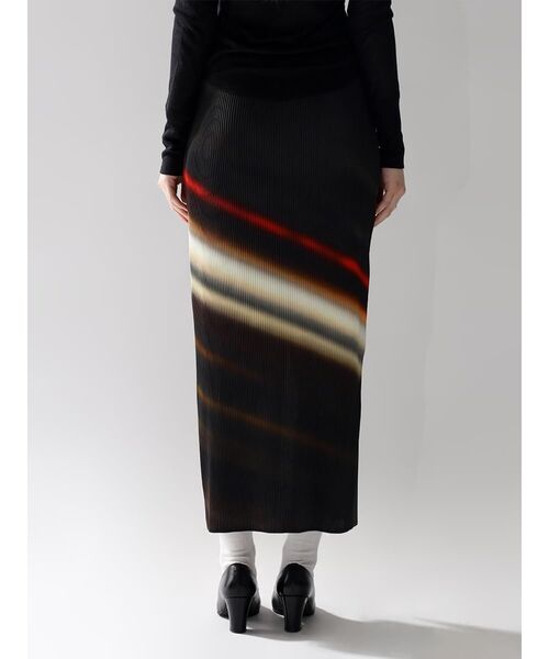 :ETHROF(イーサオブ)の「MULTICOLOR DESIGN PLEAT TIGHT SKIRT(スカート・レディース・ブラック/ブルー・MEDIUM)」の22枚目の写真