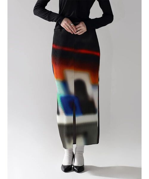 :ETHROF(イーサオブ)の「MULTICOLOR DESIGN PLEAT TIGHT SKIRT(スカート・レディース・ブラック/ブルー・MEDIUM)」の1枚目の写真