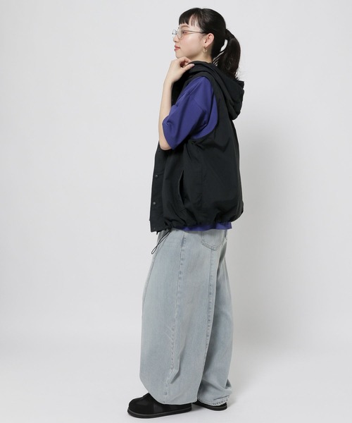 niko and...(ニコアンド)の「ナイロンBOYSフードベスト(ベスト・レディース・ブラック/パープル・FREE)」の3枚目の写真