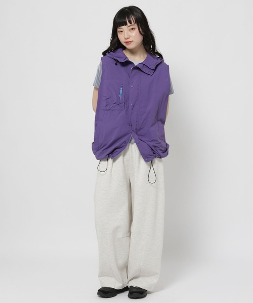 niko and...(ニコアンド)の「ナイロンBOYSフードベスト(ベスト・レディース・ブラック/パープル・FREE)」の6枚目の写真