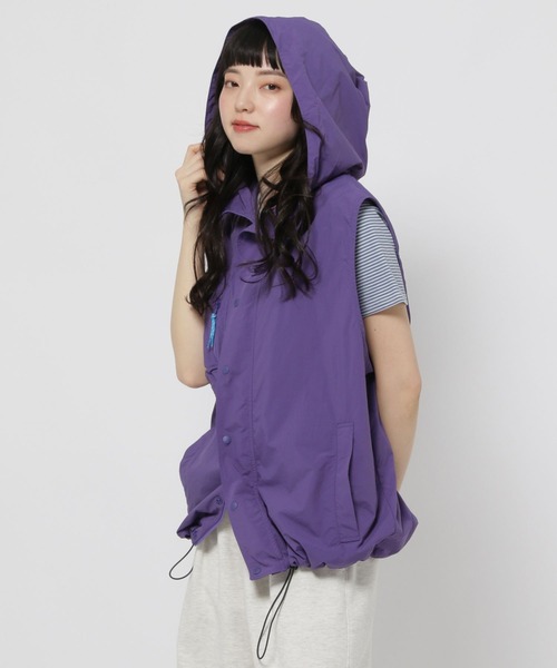 niko and...(ニコアンド)の「ナイロンBOYSフードベスト(ベスト・レディース・ブラック/パープル・FREE)」の8枚目の写真