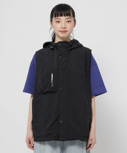 niko and...(ニコアンド)の「ナイロンBOYSフードベスト(ベスト・レディース・ブラック/パープル・FREE)」の9枚目の写真