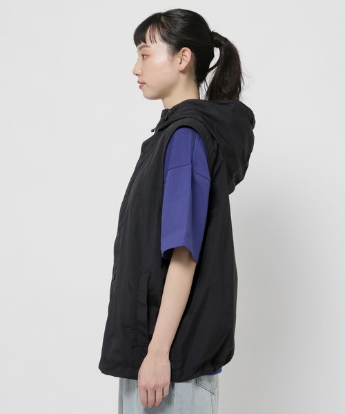 niko and...(ニコアンド)の「ナイロンBOYSフードベスト(ベスト・レディース・ブラック/パープル・FREE)」の10枚目の写真