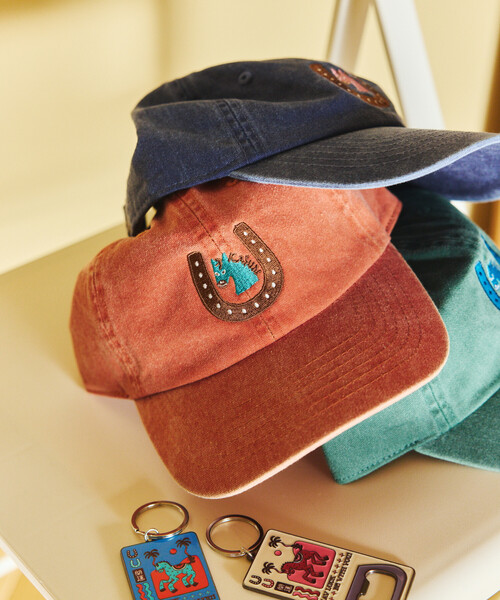FREAK'S STORE(フリークスストア)の「TOYAMEG × FREAK'S STORE/トーヤメグ フリークスストア TOYAMEG Kaiun Horse Cap ワンポイント ピグメント 刺繍キャップ(キャップ・メンズ・ブルー/オレンジ/グリーン・ONE SIZE)」の4枚目の写真