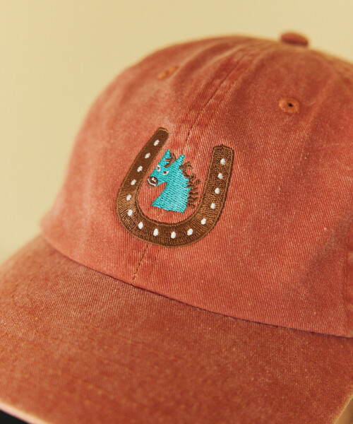 FREAK'S STORE(フリークスストア)の「TOYAMEG × FREAK'S STORE/トーヤメグ フリークスストア TOYAMEG Kaiun Horse Cap ワンポイント ピグメント 刺繍キャップ(キャップ・メンズ・ブルー/オレンジ/グリーン・ONE SIZE)」の12枚目の写真