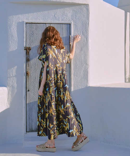 manana suerte（マニャーナスエルテ）の「プリントアシンメトリープリーツワンピース（ワンピース・レディース・ブラック/イエロー・FREE）」の3枚目の写真