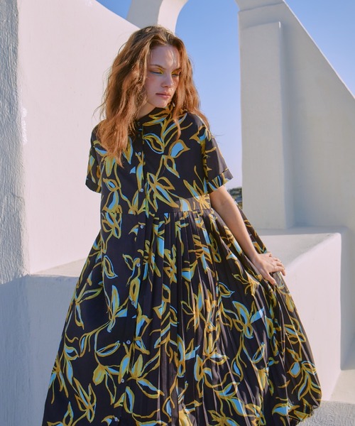 manana suerte（マニャーナスエルテ）の「プリントアシンメトリープリーツワンピース（ワンピース・レディース・ブラック/イエロー・FREE）」の4枚目の写真