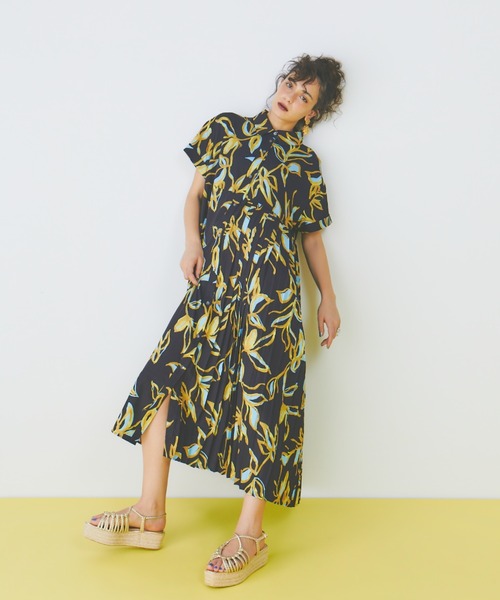 manana suerte（マニャーナスエルテ）の「プリントアシンメトリープリーツワンピース（ワンピース・レディース・ブラック/イエロー・FREE）」の8枚目の写真