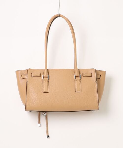 MICHAEL KORS(マイケルコース)の「HAMILTON MODERNE ショルダー トート ウィズ チャーム スモール(ショルダーバッグ・レディース・ベージュ系・FREE)」の4枚目の写真