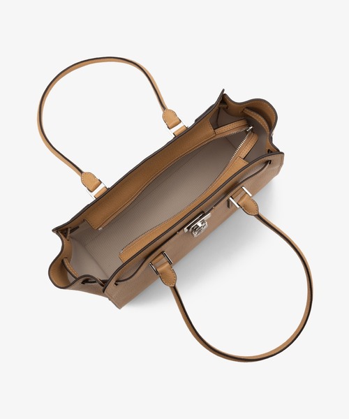 MICHAEL KORS(マイケルコース)の「HAMILTON MODERNE ショルダー トート ウィズ チャーム スモール(ショルダーバッグ・レディース・ベージュ系・FREE)」の2枚目の写真