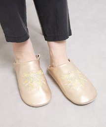 COMMON WARE（コモンウェアー）の「MRW : エンブロイダリー バブーシュ（ルームシューズ/スリッパ）」