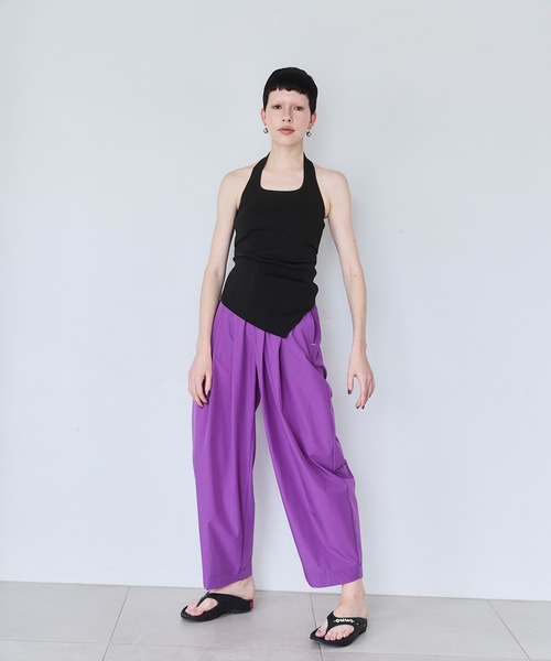 OMMO(オーエムエムオー)の「HALTER NECK TUCK KT TOP(ニット/セーター・レディース・ホワイト/ブラック/カーキ・F)」の14枚目の写真
