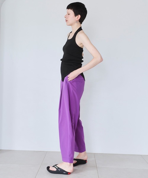 OMMO(オーエムエムオー)の「HALTER NECK TUCK KT TOP(ニット/セーター・レディース・ホワイト/ブラック/カーキ・F)」の15枚目の写真