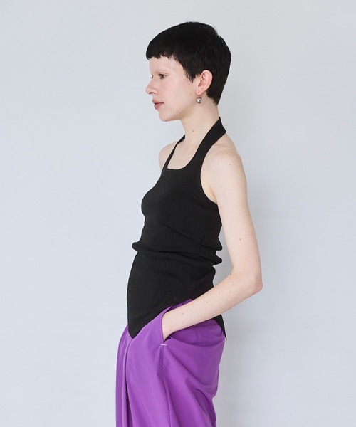 OMMO(オーエムエムオー)の「HALTER NECK TUCK KT TOP(ニット/セーター・レディース・ホワイト/ブラック/カーキ・F)」の9枚目の写真