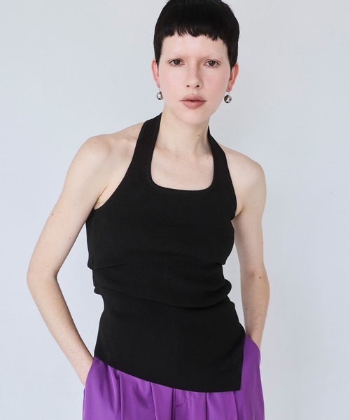 OMMO(オーエムエムオー)の「HALTER NECK TUCK KT TOP(ニット/セーター・レディース・ホワイト/ブラック/カーキ・F)」の7枚目の写真