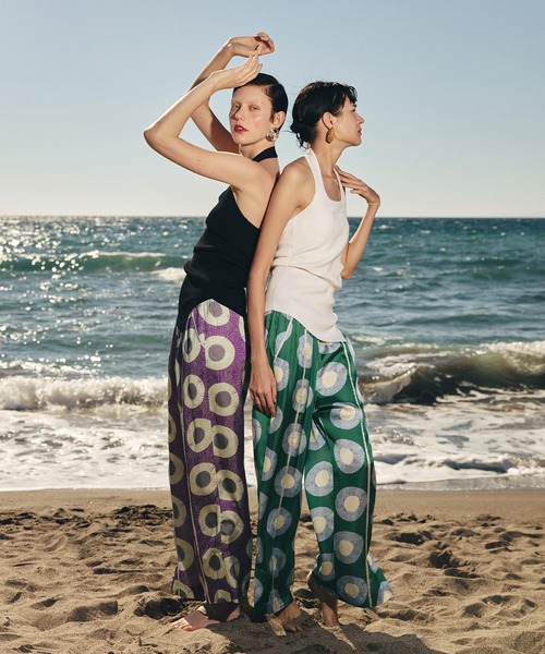OMMO(オーエムエムオー)の「HALTER NECK TUCK KT TOP(ニット/セーター・レディース・ホワイト/ブラック/カーキ・F)」の4枚目の写真