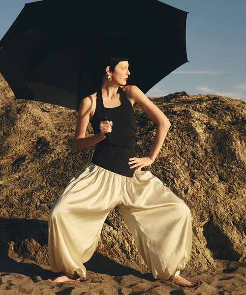 OMMO(オーエムエムオー)の「HALTER NECK TUCK KT TOP(ニット/セーター・レディース・ホワイト/ブラック/カーキ・F)」の5枚目の写真