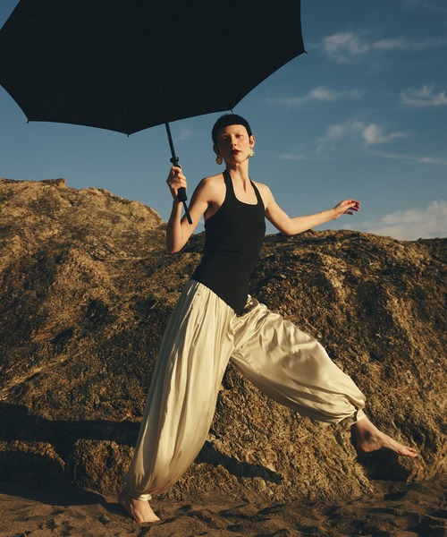 OMMO(オーエムエムオー)の「HALTER NECK TUCK KT TOP(ニット/セーター・レディース・ホワイト/ブラック/カーキ・F)」の6枚目の写真