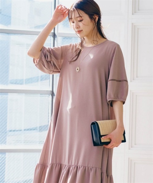 nissen（ニッセン）の「とろみブロード梯子レース5分袖パフスリーブロングワンピース（イージーケア・吸汗速乾）（ワンピース・レディース・グレイッシュベージュ/ブラック/ブルー・LL/L/M/S）」の7枚目の写真