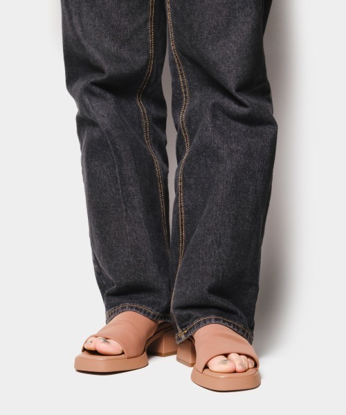 STEVE MADDEN(スティーブマデン)の「ボリュームソールワンバンドサンダル/S.MADDEN SLIDESTER-XS(サンダル・レディース・モカ/ブラック・24.0cm/23.5-24/23.5cm/23.0cm/24.5cm/22.5cm)」の13枚目の写真
