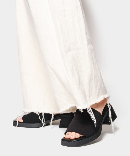 STEVE MADDEN(スティーブマデン)の「ボリュームソールワンバンドサンダル/S.MADDEN SLIDESTER-XS(サンダル・レディース・モカ/ブラック・24.0cm/23.5-24/23.5cm/23.0cm/24.5cm/22.5cm)」の14枚目の写真