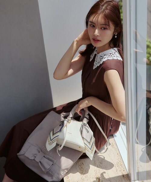 TOCCA（トッカ）の「HOLDING KNOT SUBBAG サブバッグ（エコバッグ/サブバッグ・レディース・ピンク系/ブラック系/レッド系/ネイビー系/ベージュ系・F）」の2枚目の写真