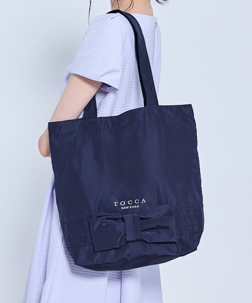 TOCCA（トッカ）の「HOLDING KNOT SUBBAG サブバッグ（エコバッグ/サブバッグ・レディース・ピンク系/ブラック系/レッド系/ネイビー系/ベージュ系・F）」の3枚目の写真