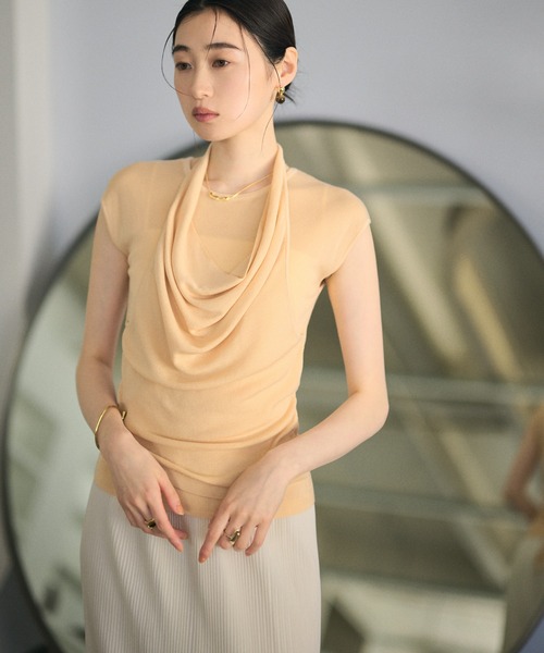 LAULEN(ローレン)の「drape halter neck layered knit tops /ドレープネックレイヤードニットトップス(ニット/セーター・レディース・オレンジ系/アイボリー/ブラック/グレー・FREE)」の4枚目の写真