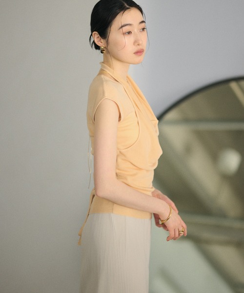 LAULEN(ローレン)の「drape halter neck layered knit tops /ドレープネックレイヤードニットトップス(ニット/セーター・レディース・オレンジ系/アイボリー/ブラック/グレー・FREE)」の17枚目の写真