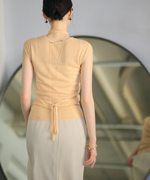 LAULEN(ローレン)の「drape halter neck layered knit tops /ドレープネックレイヤードニットトップス(ニット/セーター・レディース・オレンジ系/アイボリー/ブラック/グレー・FREE)」の19枚目の写真