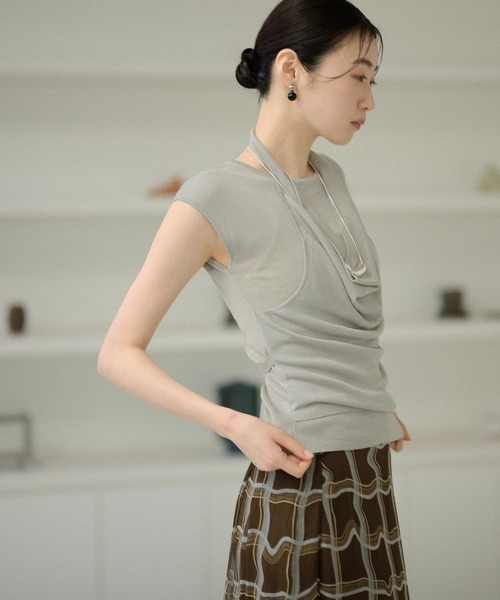 LAULEN(ローレン)の「drape halter neck layered knit tops /ドレープネックレイヤードニットトップス(ニット/セーター・レディース・オレンジ系/アイボリー/ブラック/グレー・FREE)」の7枚目の写真