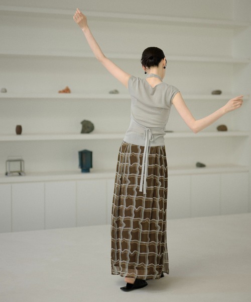 LAULEN(ローレン)の「drape halter neck layered knit tops /ドレープネックレイヤードニットトップス(ニット/セーター・レディース・オレンジ系/アイボリー/ブラック/グレー・FREE)」の12枚目の写真
