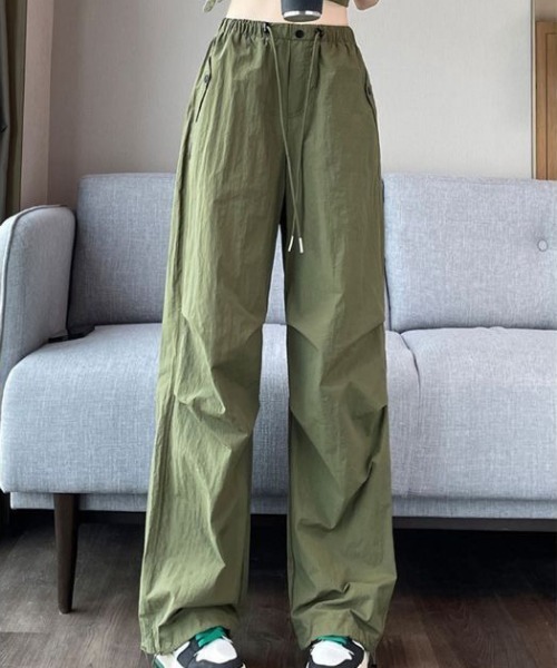 NANEA（ナネア）の「膝タック ドロストワークパンツ（その他パンツ・レディース・ホワイト/チャコールグレー/ブラック/グリーン・MEDIUM）」の13枚目の写真