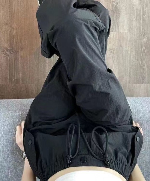 NANEA（ナネア）の「膝タック ドロストワークパンツ（その他パンツ・レディース・ホワイト/チャコールグレー/ブラック/グリーン・MEDIUM）」の9枚目の写真