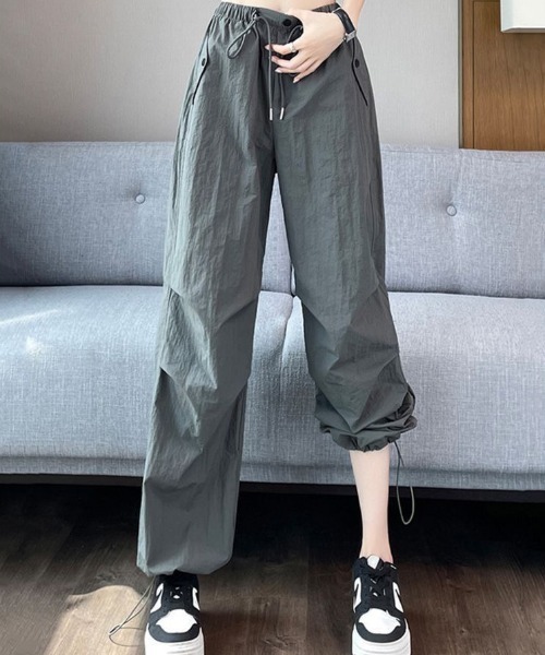 NANEA（ナネア）の「膝タック ドロストワークパンツ（その他パンツ・レディース・ホワイト/チャコールグレー/ブラック/グリーン・MEDIUM）」の11枚目の写真