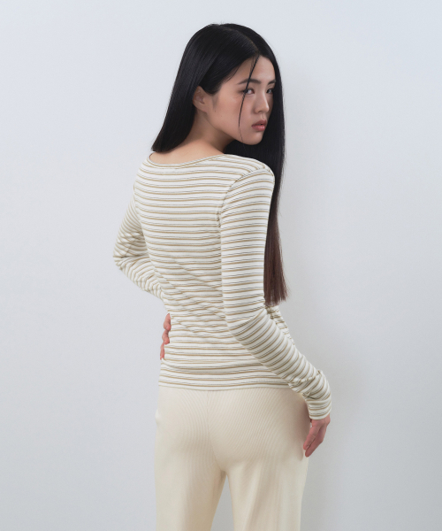 MUSINSA STANDARD WOMAN（ムシンサスタンダードウーマン）の「ウィメンズストライプリブスリム長袖Tシャツ[クリーム]（Tシャツ/カットソー・レディース・その他・X-SMALL/SMALL/MEDIUM/LARGE）」の3枚目の写真