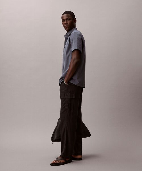 Calvin Klein(カルバン・クライン)の「クラシック シャツ(シャツ/ブラウス・メンズ・ブラック/ダークブルー・L/M/S/XL)」の9枚目の写真