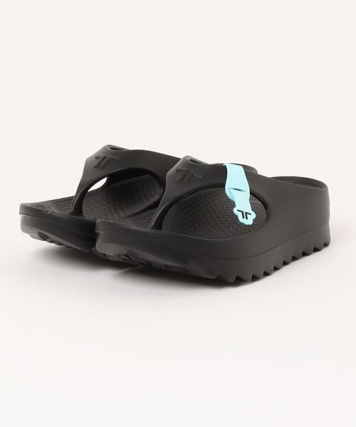 San-ai Resort 三愛水着楽園（サンアイリゾート　サンアイミズギラクエン）の「W-FLIP　SHARK　【TELIC（テリック）】（サンダル・レディース・アイボリー/ブラック・SMALL/MEDIUM/ML）」の2枚目の写真