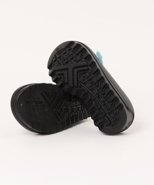 San-ai Resort 三愛水着楽園（サンアイリゾート　サンアイミズギラクエン）の「W-FLIP　SHARK　【TELIC（テリック）】（サンダル・レディース・アイボリー/ブラック・SMALL/MEDIUM/ML）」の3枚目の写真