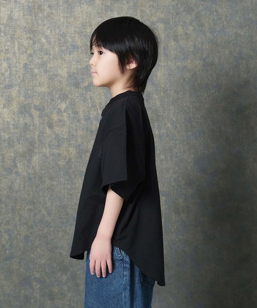 THE CASUAL(カジュアル)の「【マルチファンクション】オーバーサイズ 半袖シャツ(シャツ/ブラウス・キッズ・チャコール/ベージュ/オフホワイト/ブラック/カーキ・110cm/160cm/150cm/140cm/130cm/120cm)」の21枚目の写真