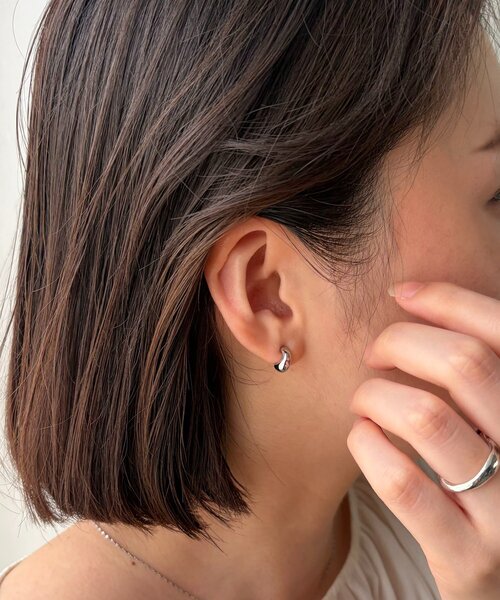 CAPRICIEUX LE'MAGE(カプリシューレマージュ)の「〈GOLDY/ゴールディ〉カシュープチピアス(ピアス(両耳用)・レディース・ゴールド/シルバー・FREE)」の4枚目の写真