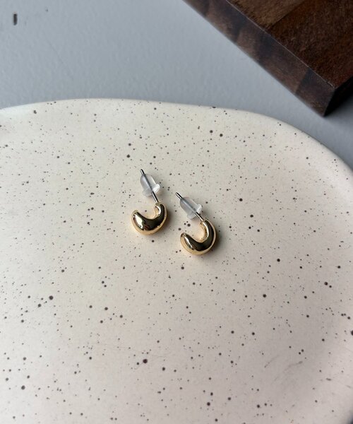 CAPRICIEUX LE'MAGE(カプリシューレマージュ)の「〈GOLDY/ゴールディ〉カシュープチピアス(ピアス(両耳用)・レディース・ゴールド/シルバー・FREE)」の6枚目の写真