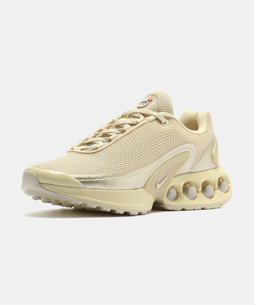 NIKE(ナイキ)の「NIKE W AIR MAX DN HV4861-200(スニーカー・レディース・ベージュ・23cm/23.5cm/24cm/25cm)」の2枚目の写真