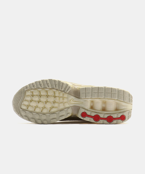 NIKE(ナイキ)の「NIKE W AIR MAX DN HV4861-200(スニーカー・レディース・ベージュ・23cm/23.5cm/24cm/25cm)」の4枚目の写真