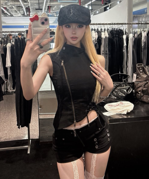 ETRE AU SOMMET(エトレオソメ)の「Diagonal Corset Vest (Black)(ベスト・レディース・ブラック・2/1)」の1枚目の写真
